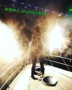 Lüks yat evlilik teklifi