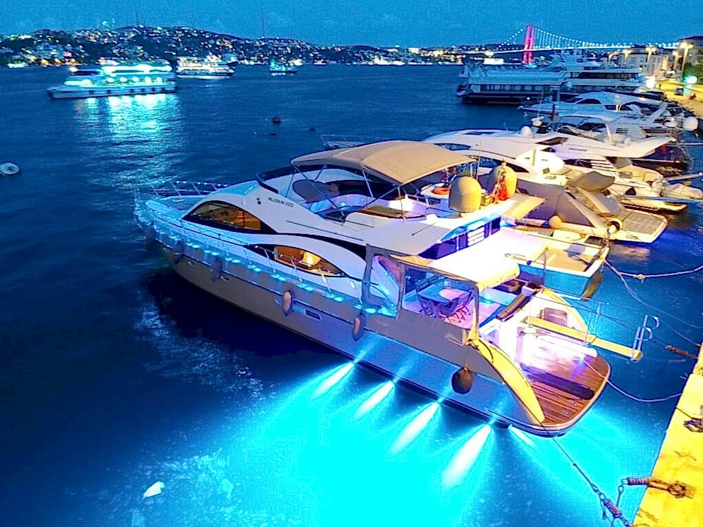 İstanbul Boğazı’nda yat ile gezi